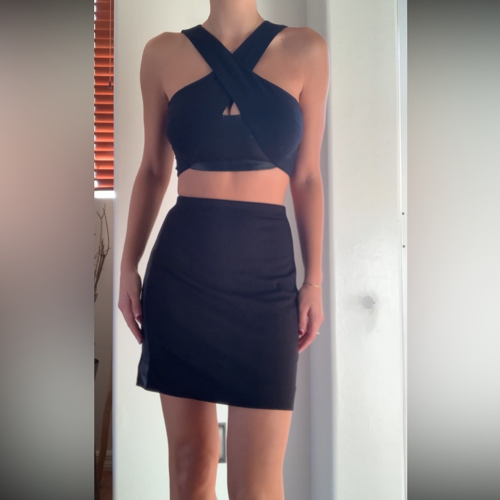Bebe Two Piece Halter Neck Set / size XS / Black